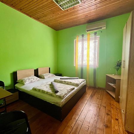 Elegance On A Budget - Rooms For Rent In Sofia Center Εξωτερικό φωτογραφία