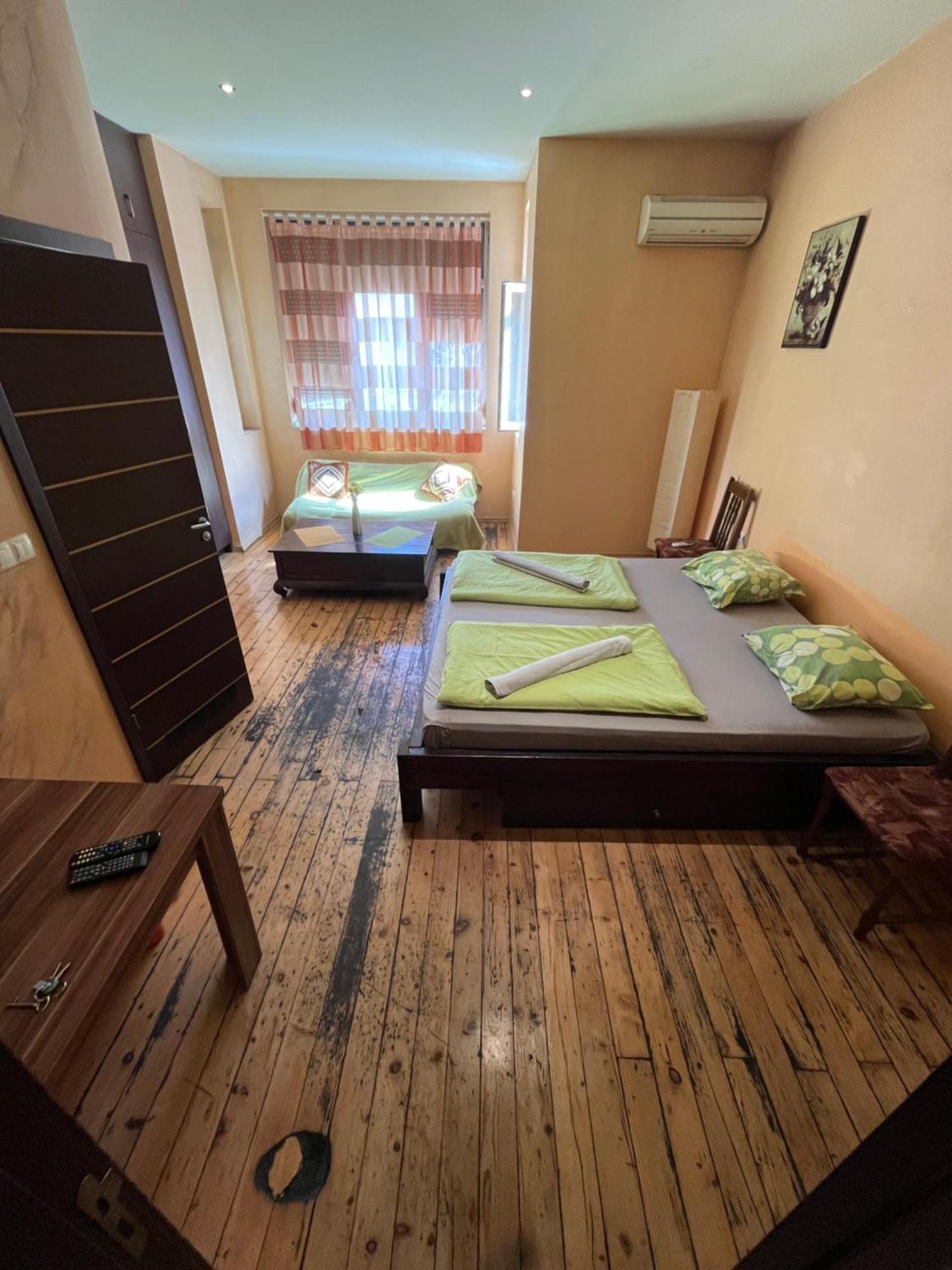 Elegance On A Budget - Rooms For Rent In Sofia Center Εξωτερικό φωτογραφία