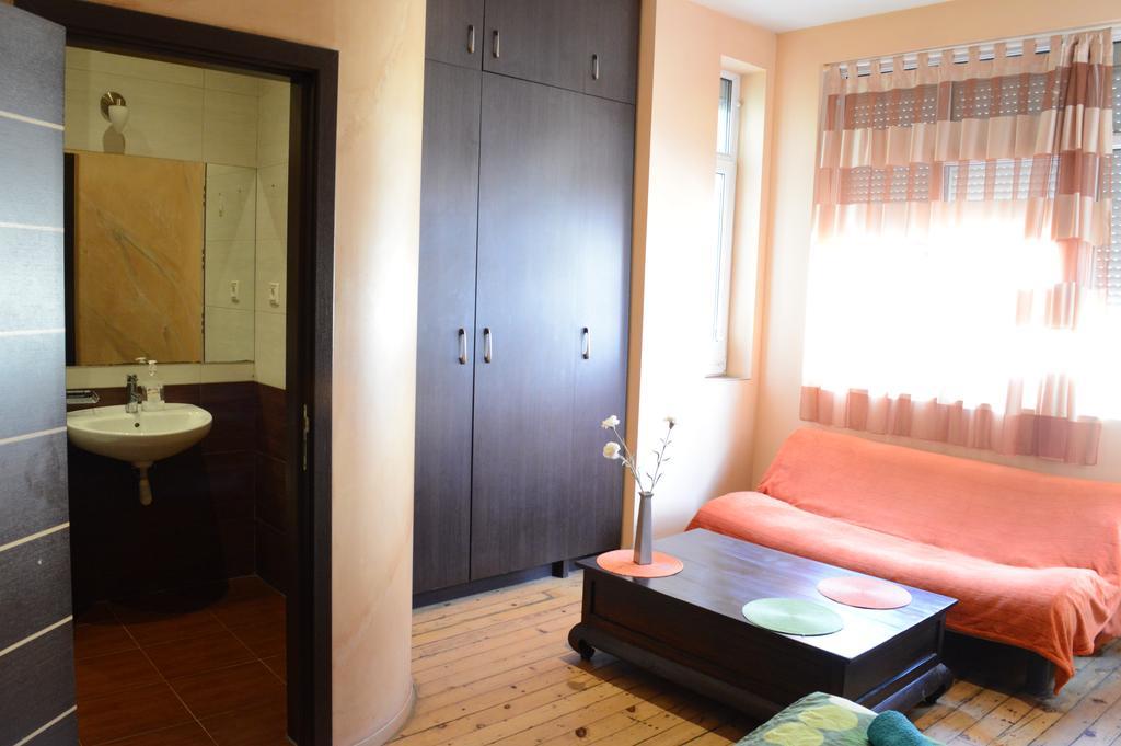 Elegance On A Budget - Rooms For Rent In Sofia Center Εξωτερικό φωτογραφία