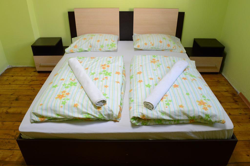 Elegance On A Budget - Rooms For Rent In Sofia Center Εξωτερικό φωτογραφία