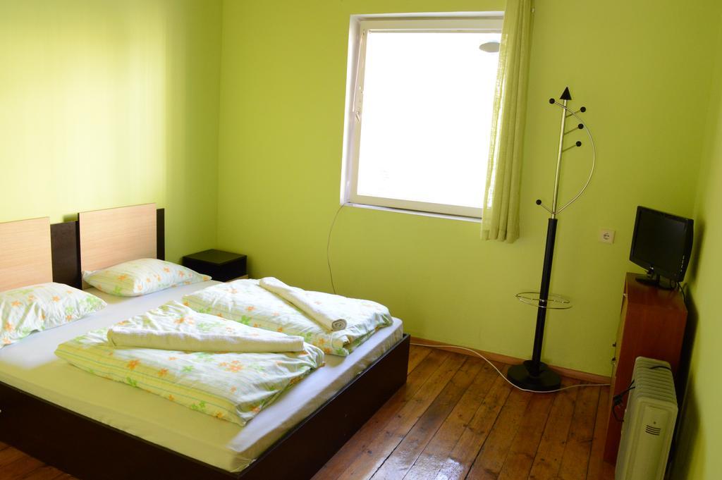 Elegance On A Budget - Rooms For Rent In Sofia Center Εξωτερικό φωτογραφία