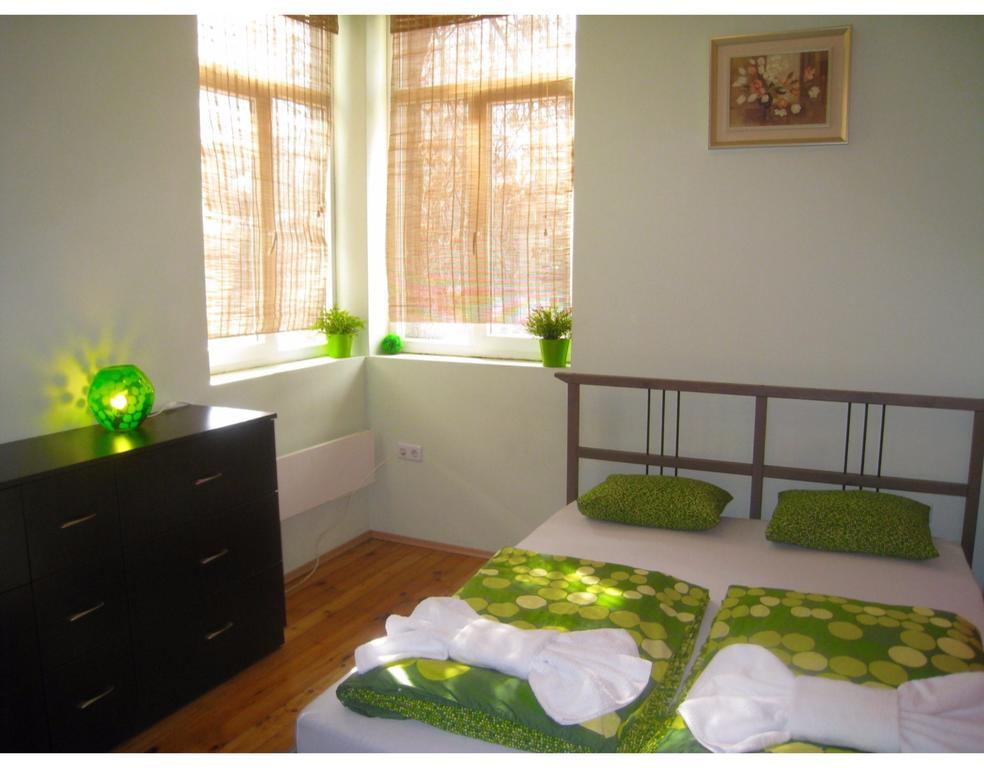 Elegance On A Budget - Rooms For Rent In Sofia Center Εξωτερικό φωτογραφία
