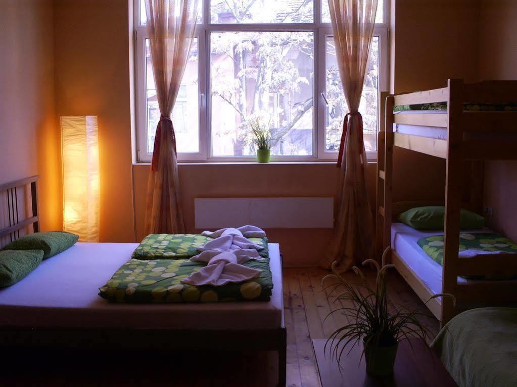 Elegance On A Budget - Rooms For Rent In Sofia Center Εξωτερικό φωτογραφία