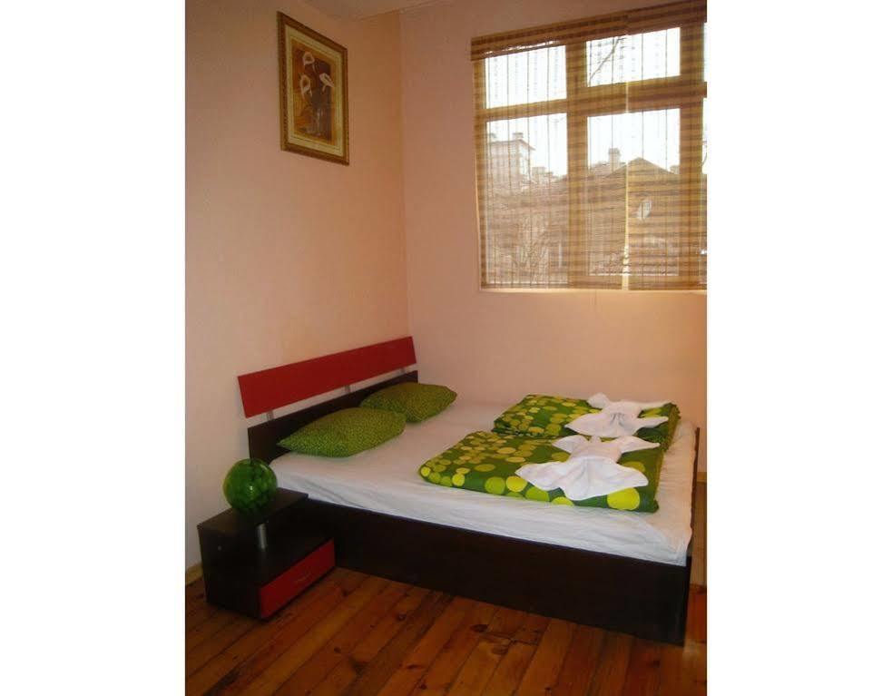 Elegance On A Budget - Rooms For Rent In Sofia Center Εξωτερικό φωτογραφία