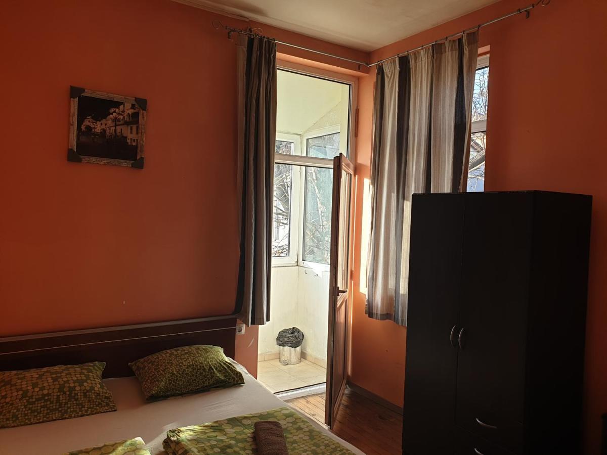 Elegance On A Budget - Rooms For Rent In Sofia Center Εξωτερικό φωτογραφία